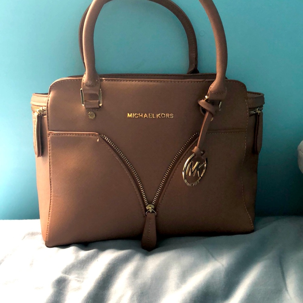 Micheal kors tan purse